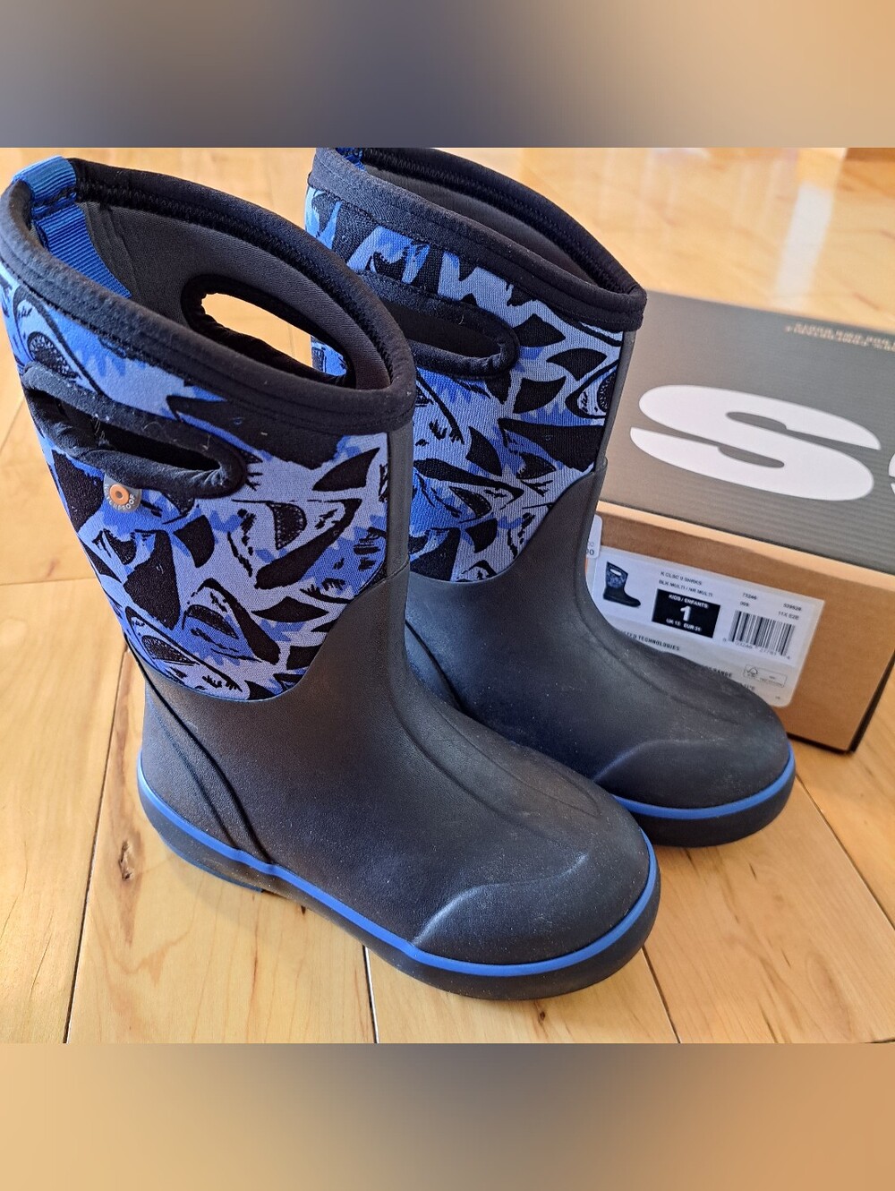 KIDS BOGS CLASSIC II Sharks WINTER BOOT UNISEX Size 1